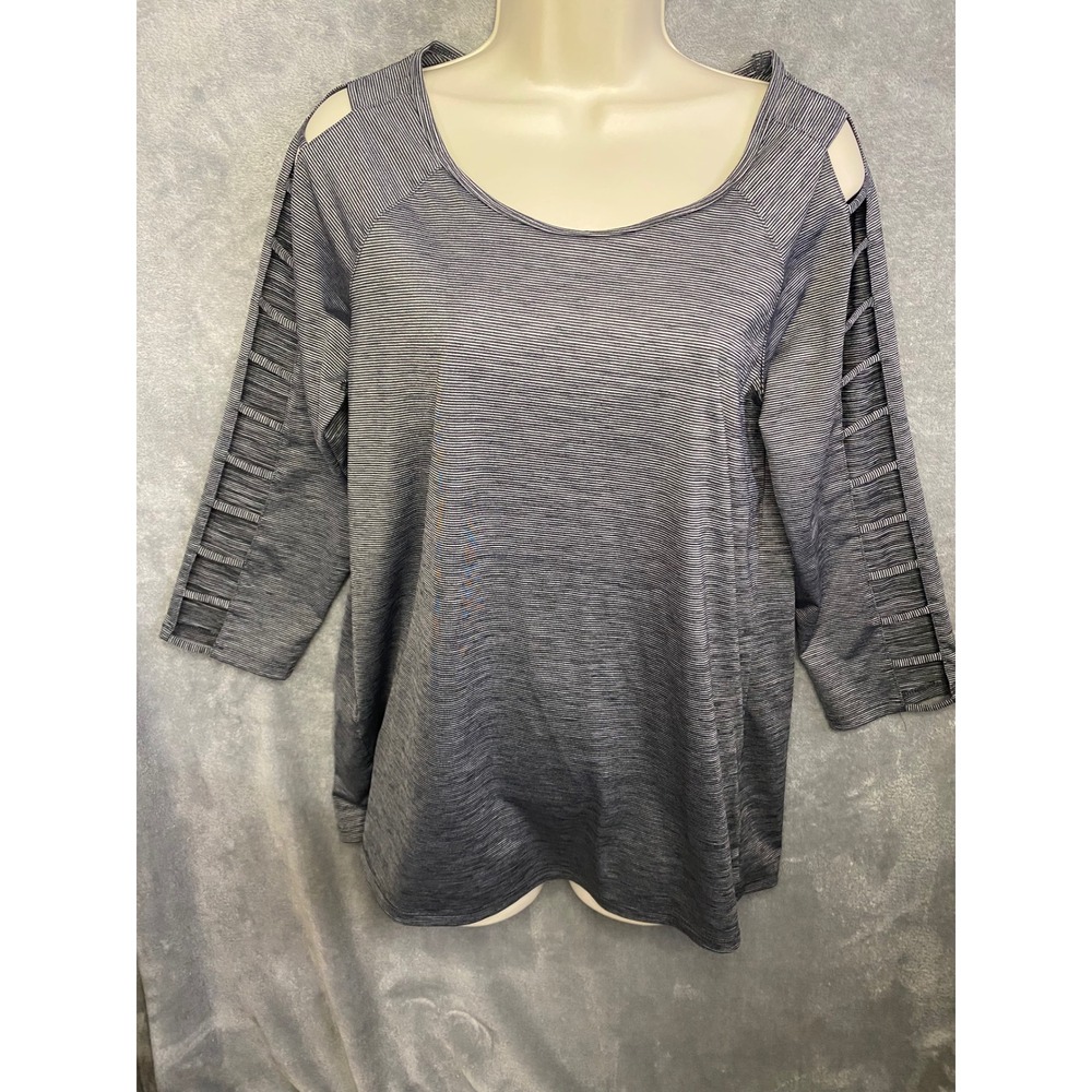Active Gray Striped Cutout Sleeve‎ Scoop Neck 3/4 Sleeve Top Women's Medium
